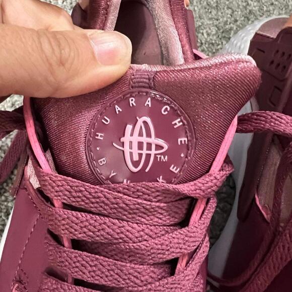 Nike Women’s Huarche Sneakers size 6.5 - Picture 3 of 9